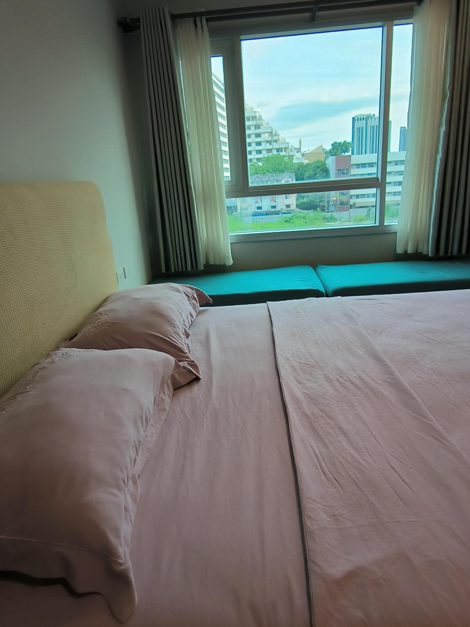 Centric Sea Pattaya Bed & Breakfast Exterior photo