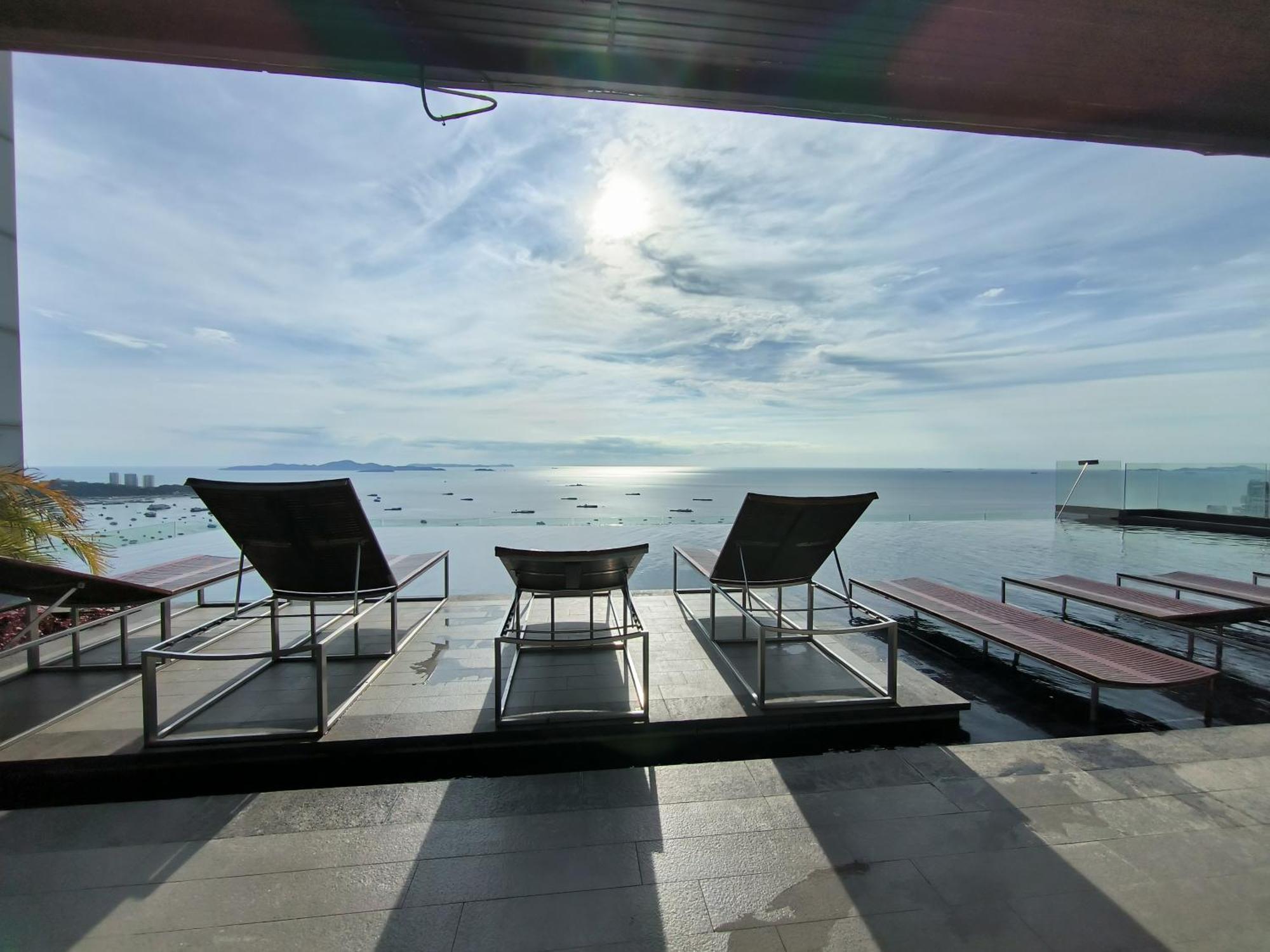 Centric Sea Pattaya Bed & Breakfast Exterior photo